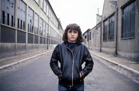 Chanteur en blouson de cuir